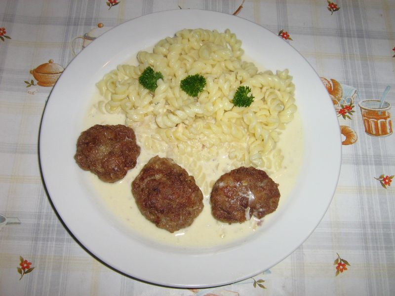 http://www.prvnikrok.cz/www_old/clanky/obrazky/1732/klopsy%20se%20s%C3%BDr.%20om%C3%A1%C4%8Dkou%20005.jpg